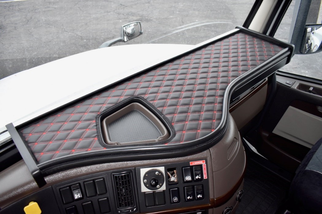 VOLVO SHELF BLACK QUILTED FAUX LEATHER WITH RED STICHING